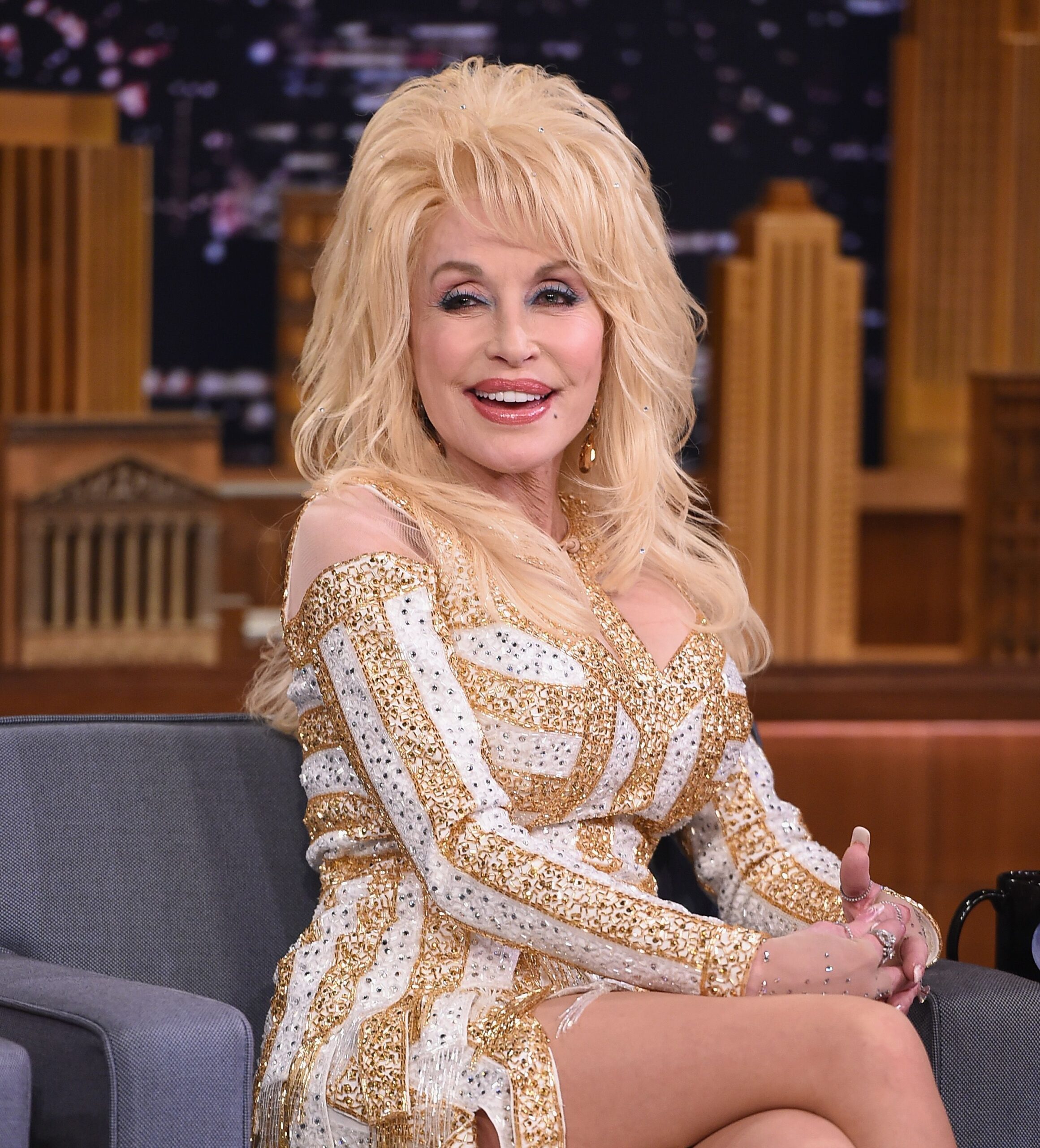Dolly Parton at "The Tonight Show Starring Jimmy Fallon" at Rockefeller Center on August 23, 2016, in New York City. | Source: Getty Images