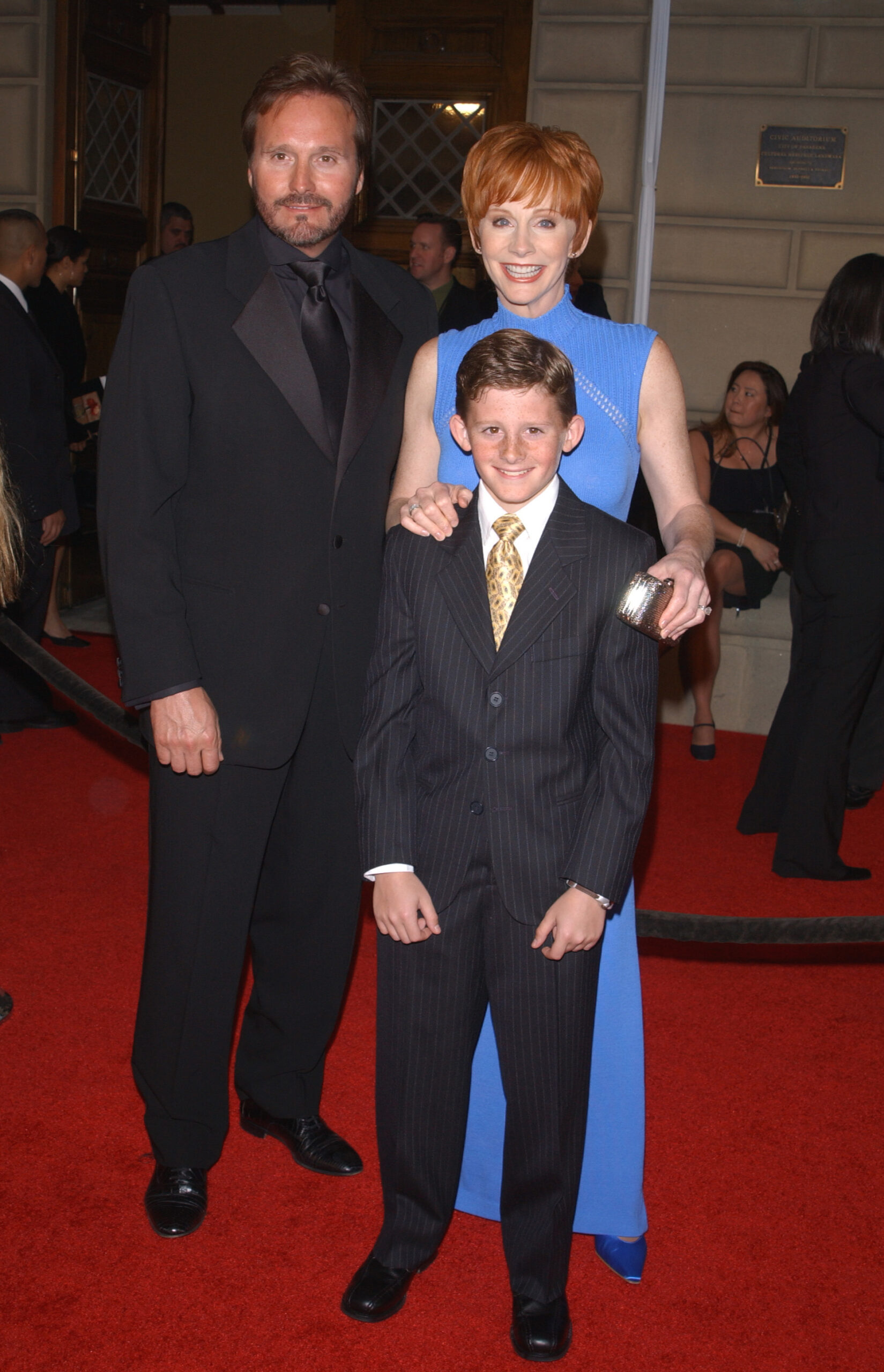 Narvel Blackstock, Reba McEntire, and Shelby Blackstock at the 28th Annual People's Choice Awards in 2002 | Source: Getty Images