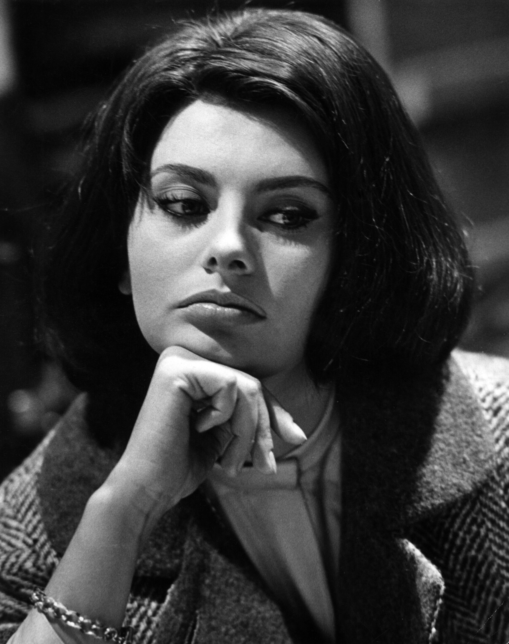 History making Oscar winner Sophia Loren in a scene of "Five Miles to Midnight," 1962. | Source: Getty Images