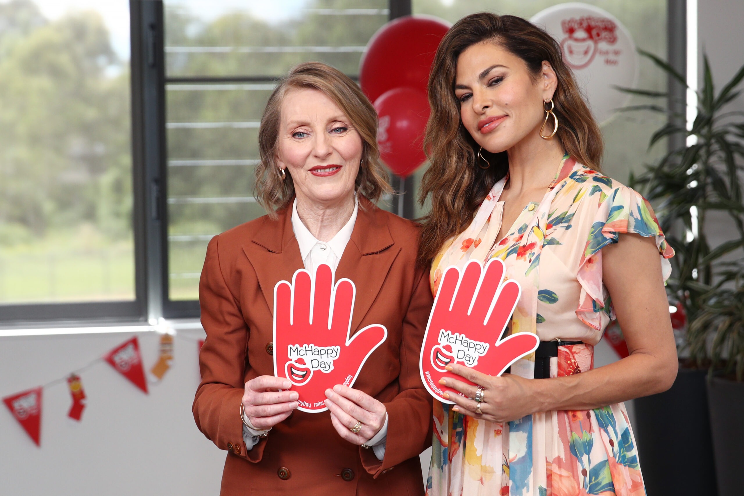 Barbara Ryan and Eva Mendes pose for a photo on November 18, 2022 in Sydney, Australia | Source: Getty Images